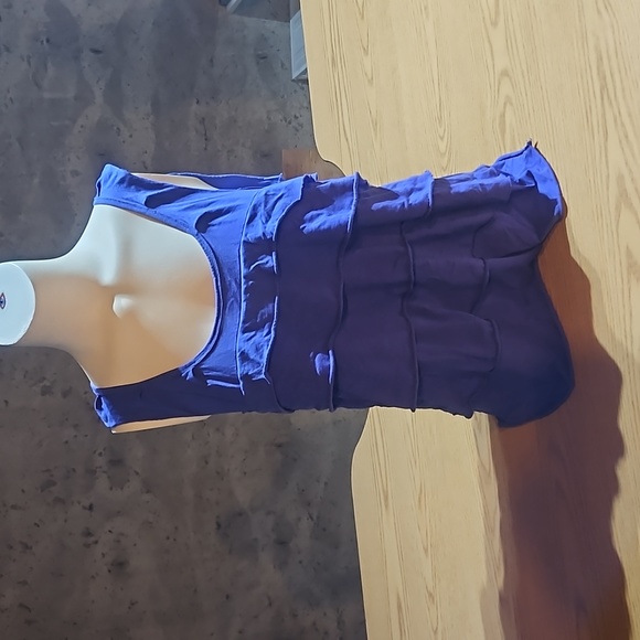 ★ 3 for $10 ★ Wilfred Tank - Picture 1 of 1